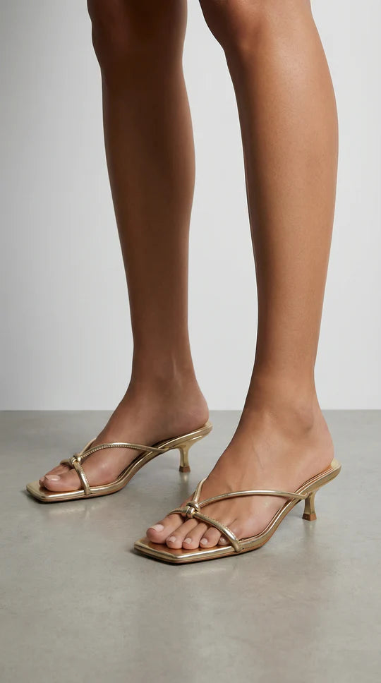 Sandalias con tacón Christina y detalle de nudo