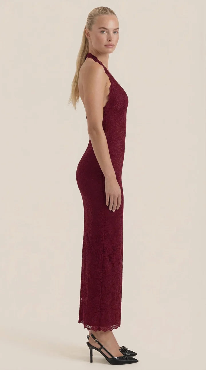 Vestido largo de encaje con escote halter Roxanne