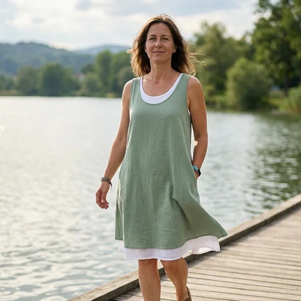 Vestido veraniego sin tirantes y con capas