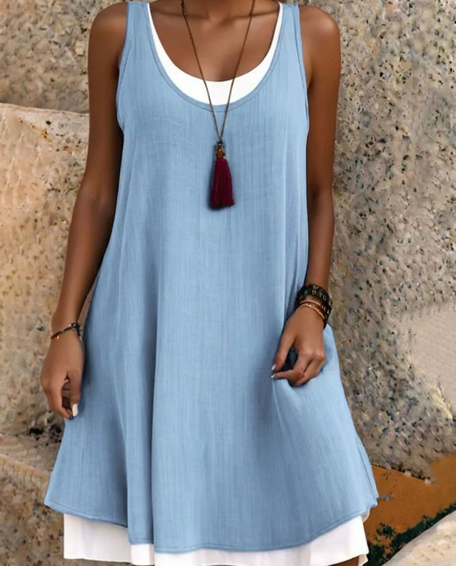 Vestido veraniego sin tirantes y con capas
